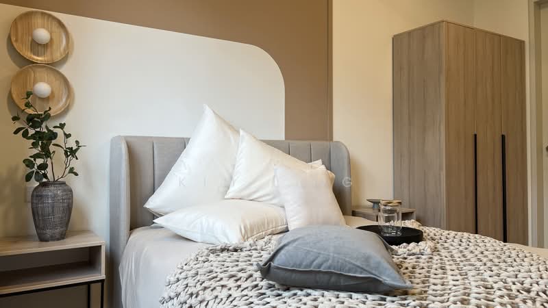Servis Apartment untuk Disewa di Sunway Avila Residences - Kim Ling - Master Bedroom - PropertyGuru.com.my