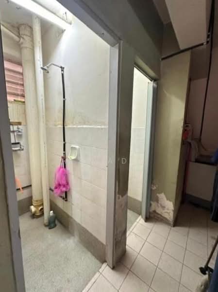 Rumah Flat untuk Dijual di Taman Sri Pinang - Aswad . - Bathroom - PropertyGuru.com.my