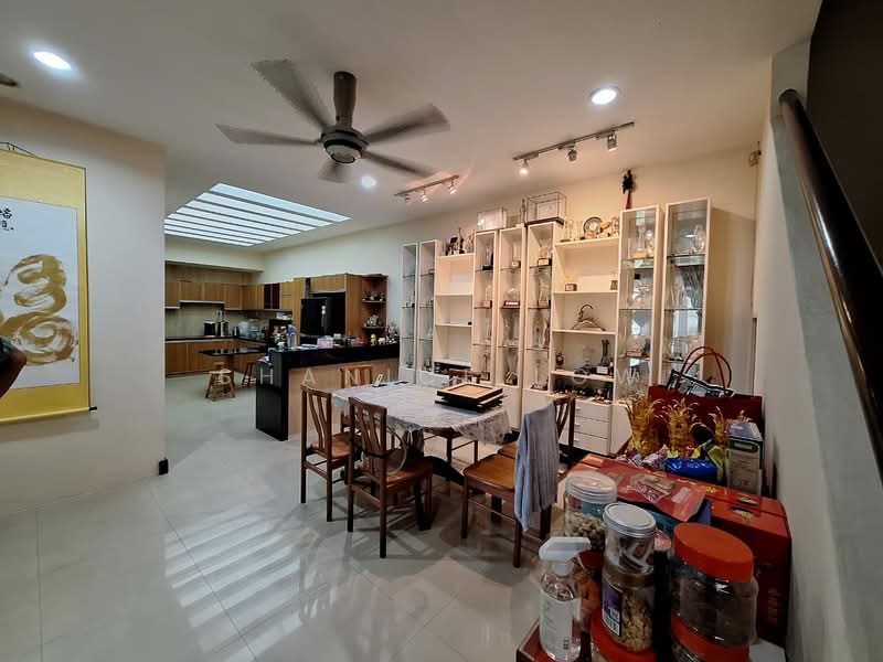 Semi-Detached House for Sale in Puchong (Selangor) - Shanice Low - Kitchen - PropertyGuru.com.my