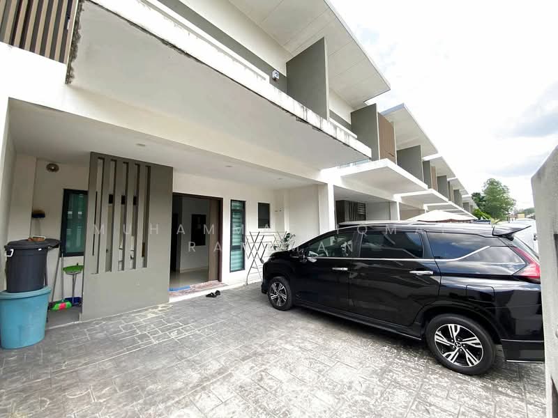 Rumah Teres untuk Dijual di Kajang (Selangor) - Muhammad Iqmal Rahiman - Exterior - PropertyGuru.com.my