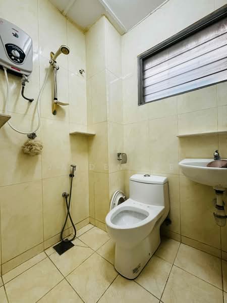 Rumah Teres 2 Tingkat untuk Dijual di Taman Wawasan (Puchong) - Jayden Lee - Bathroom - PropertyGuru.com.my