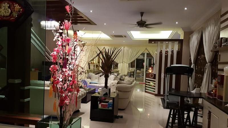 Semi-Detached House for Sale in Taman Tan Yew Lai (Jalan Klang Lama (Old Klang Road)) - Sharoan Sor - Living Room - PropertyGuru.com.my