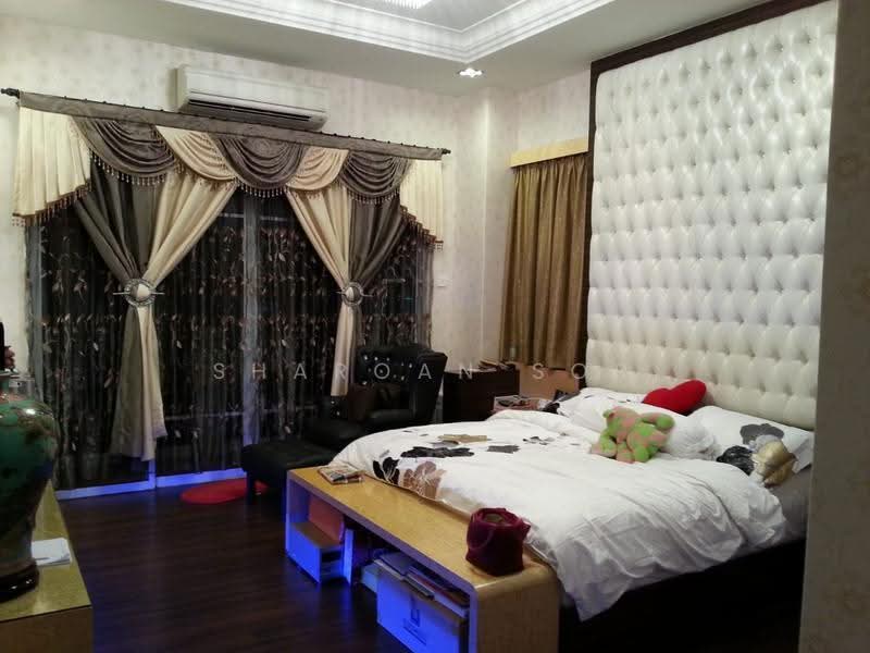 Semi-Detached House for Sale in Taman Tan Yew Lai (Jalan Klang Lama (Old Klang Road)) - Sharoan Sor - Bedroom - PropertyGuru.com.my