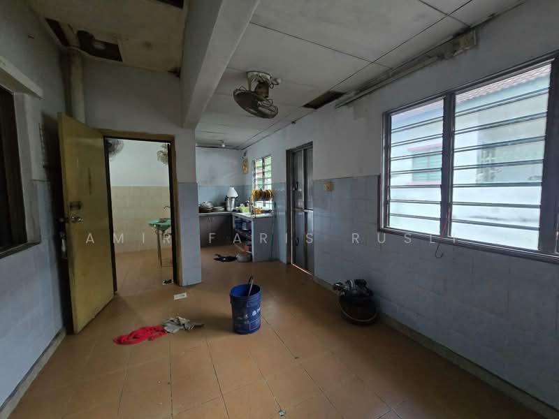 2-storey Terraced House for Sale in Taman Puteri Wangsa (Ulu Tiram) - Amir Faris Rusli - Kitchen - PropertyGuru.com.my