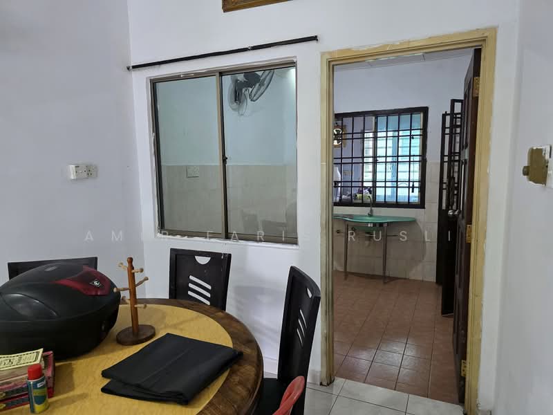 2-storey Terraced House for Sale in Taman Puteri Wangsa (Ulu Tiram) - Amir Faris Rusli - Dining Room - PropertyGuru.com.my