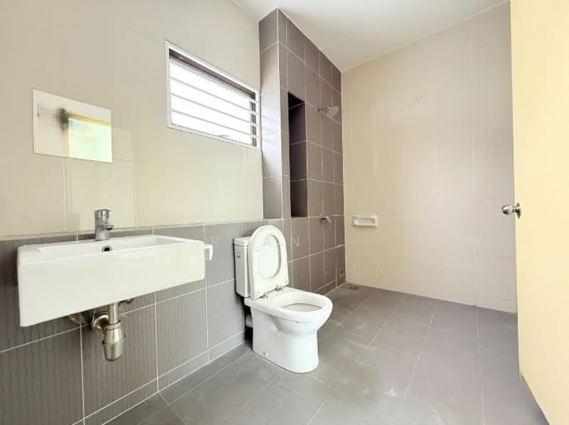Rumah Teres 2.5 Tingkat untuk Dijual di Setia Alam (Selangor) - Ryan . - Bathroom - PropertyGuru.com.my