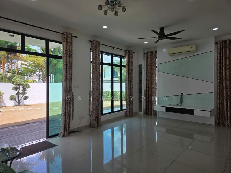 2-storey Terraced House for Sale in Taman Mount Austin (Tebrau) - Joshua Yong - Living Room - PropertyGuru.com.my