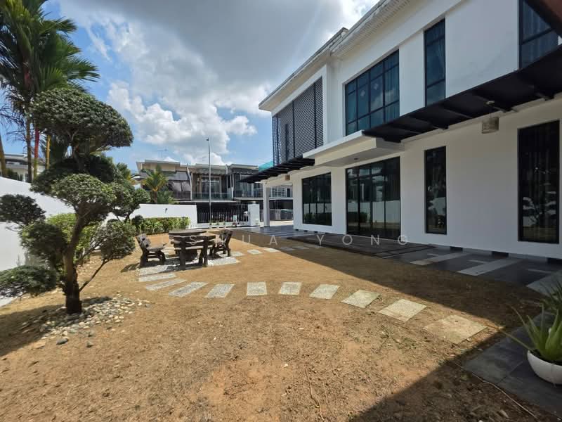 2-storey Terraced House for Sale in Taman Mount Austin (Tebrau) - Joshua Yong - Private Garden - PropertyGuru.com.my
