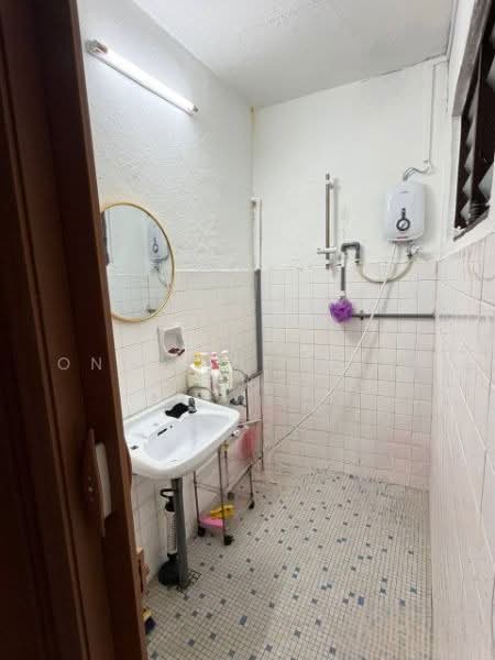 Rumah Teres 1 Tingkat untuk Dijual di Taman Sri Skudai (Skudai) - Ong Lih Shyan - Bathroom - PropertyGuru.com.my