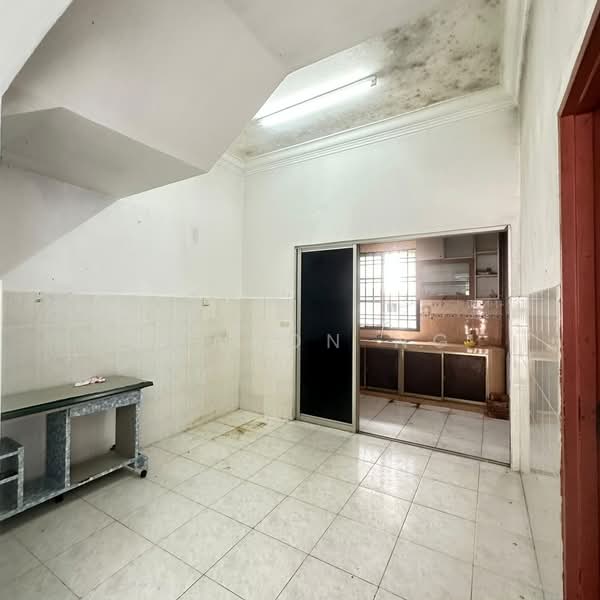 2-storey Terraced House for Rent in Taman Nusa Jaya Mas (Iskandar Puteri (Nusajaya)) - Sharon Ng - Kitchen - PropertyGuru.com.my