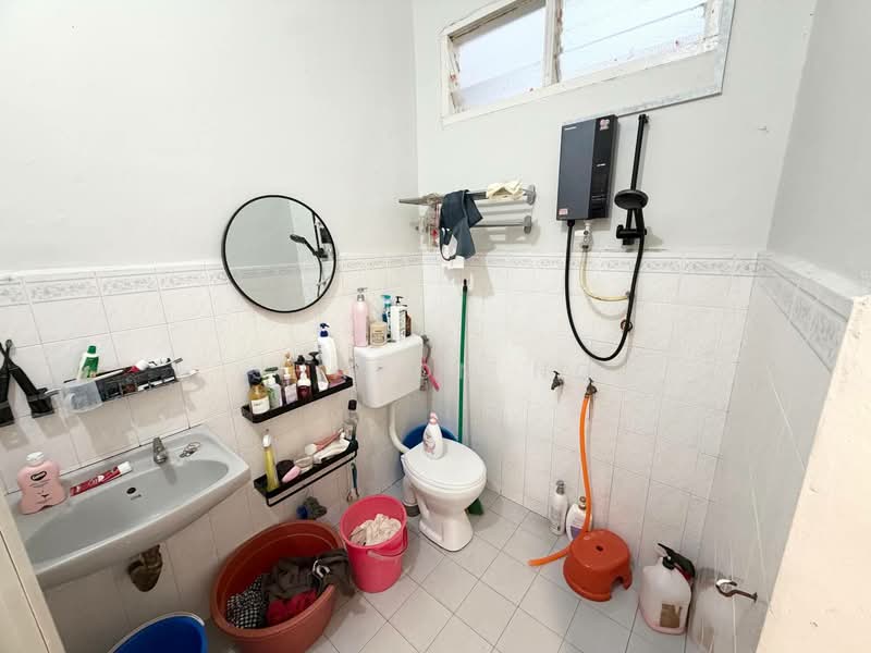 Rumah Teres 1 Tingkat untuk Dijual di Taman Ungku Tun Aminah (Skudai) - Sharon Ng - Bathroom - PropertyGuru.com.my