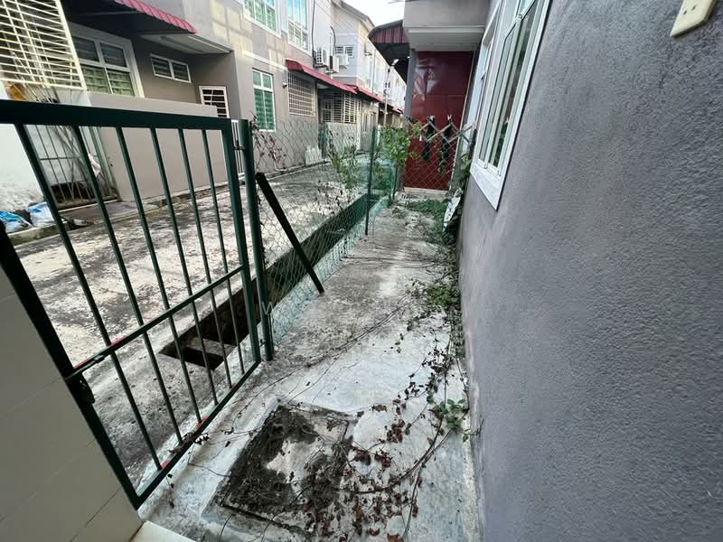 Rumah Teres 2 Tingkat untuk Dijual di Taman Bukit Piatu Mutiara (Bukit Baru) - Woon . - Exterior - PropertyGuru.com.my
