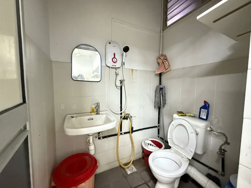 Kedai untuk Dijual di Jelutong (Penang) - Rainny Wong - Bathroom - PropertyGuru.com.my