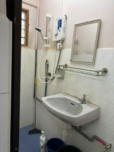 Pangsapuri untuk Dijual di Kota Laksamana Utama - Woon . - Bathroom - PropertyGuru.com.my