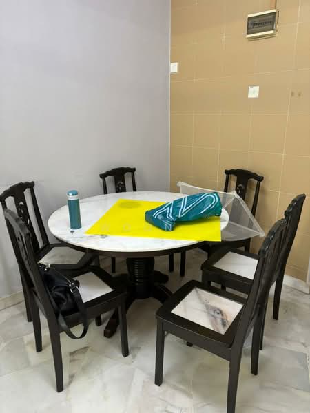 Pangsapuri untuk Dijual di Kota Laksamana Utama - Woon . - Dining Room - PropertyGuru.com.my