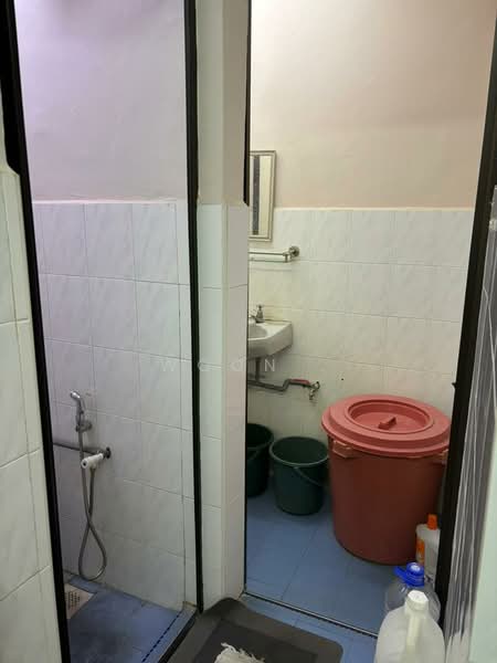 Pangsapuri untuk Dijual di Kota Laksamana Utama - Woon . - Bathroom - PropertyGuru.com.my