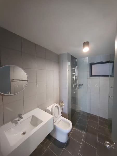 Servis Apartment untuk Disewa di E'Island Lake Haven - Ng Hon Keong - Bathroom - PropertyGuru.com.my