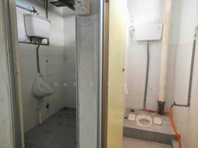 Shop for Rent in Kawasan Perindustrian Nafiri (Sungai Jawi) - David Teoh - Bathroom - PropertyGuru.com.my