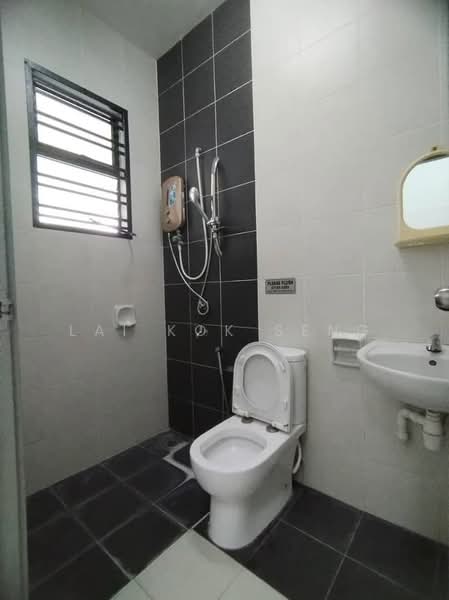 2-storey Terraced House for Sale in Taman Dato Onn (Johor Bahru) - Lai Kok Seng - Bathroom - PropertyGuru.com.my