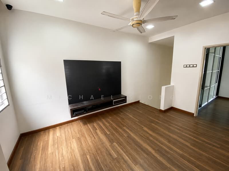 Rumah Berkembar untuk Disewa di Kota Emerald (Rawang) - Michael Siong - Living Room - PropertyGuru.com.my