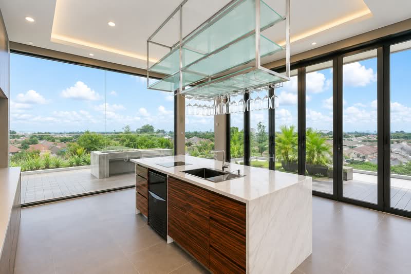 Bungalow for Sale in Usj 3 (Subang Jaya) - Jess Seah - Rooftop Bar - PropertyGuru.com.my