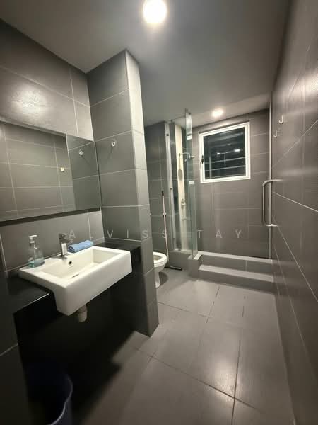 Servis Apartment untuk Disewa di Tropez Residences - Alviss Tay - Bathroom - PropertyGuru.com.my