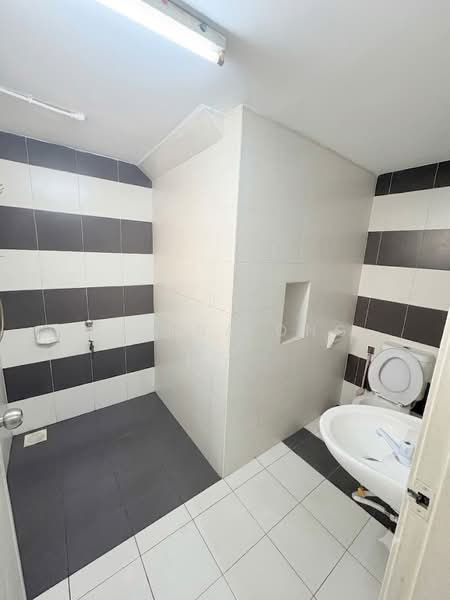 2-storey Terraced House for Rent in Setia Tropika (Johor Bahru) - Claira Ong - Bathroom - PropertyGuru.com.my