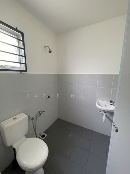 2-storey Terraced House for Sale in Kuala Selangor (Selangor) - Fazie Noor - Bathroom - PropertyGuru.com.my