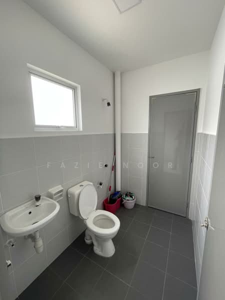 2-storey Terraced House for Sale in Kuala Selangor (Selangor) - Fazie Noor - Bathroom - PropertyGuru.com.my