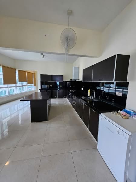 Kondominium untuk Disewa di The Cove Condominium - Lim Noordin Jason - Kitchen - PropertyGuru.com.my