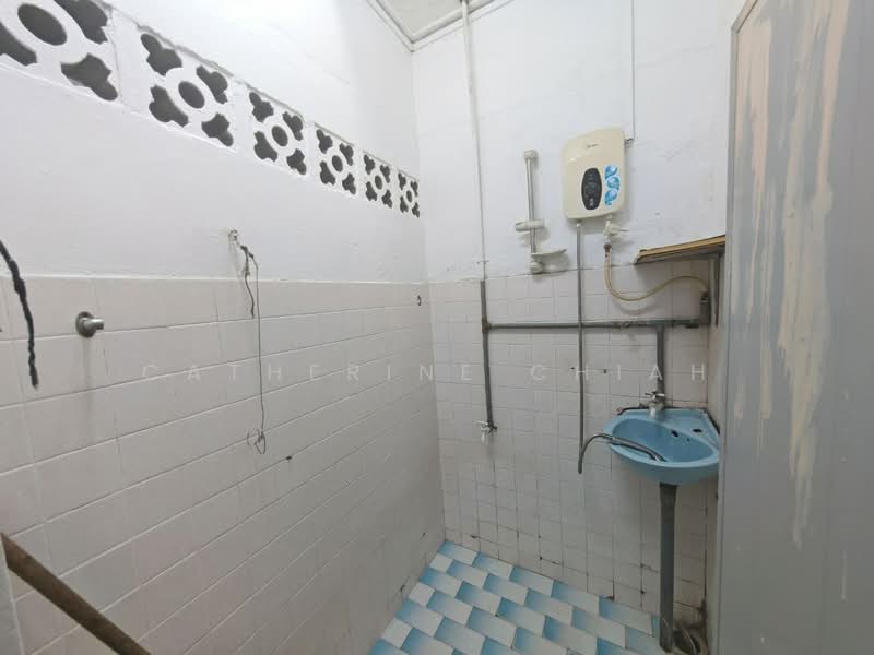 1-storey Terraced House for Rent in Skudai (Johor) - Catherine Chiah - Bathroom - PropertyGuru.com.my