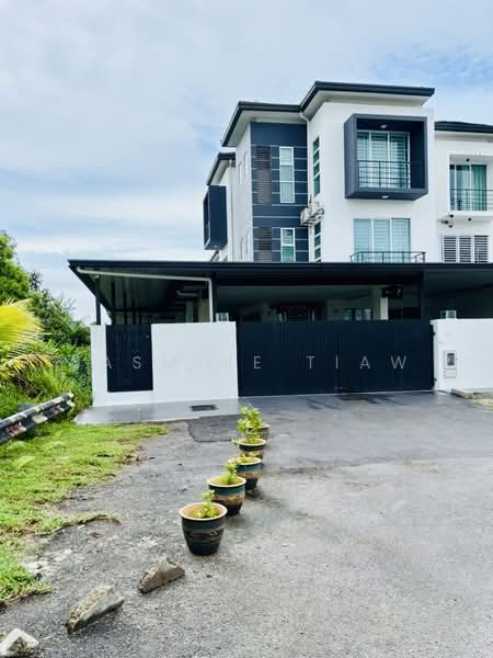 3-storey Terraced House for Sale in Stapok (Kuching) - Jasmine Tiaw - PropertyGuru.com.my