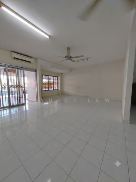 2-storey Terraced House for Sale in Bandar Bukit Puchong 2 (Puchong) - Shanice Low - Living Room - PropertyGuru.com.my