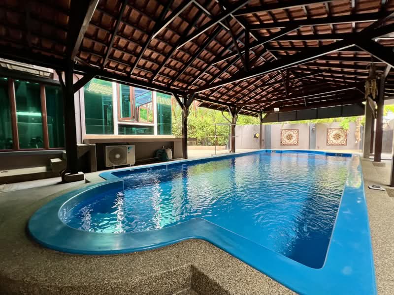 Rumah Teres 2 Tingkat untuk Dijual di Bukit Jelutong (Shah Alam) - Lester Lee - Pool - PropertyGuru.com.my