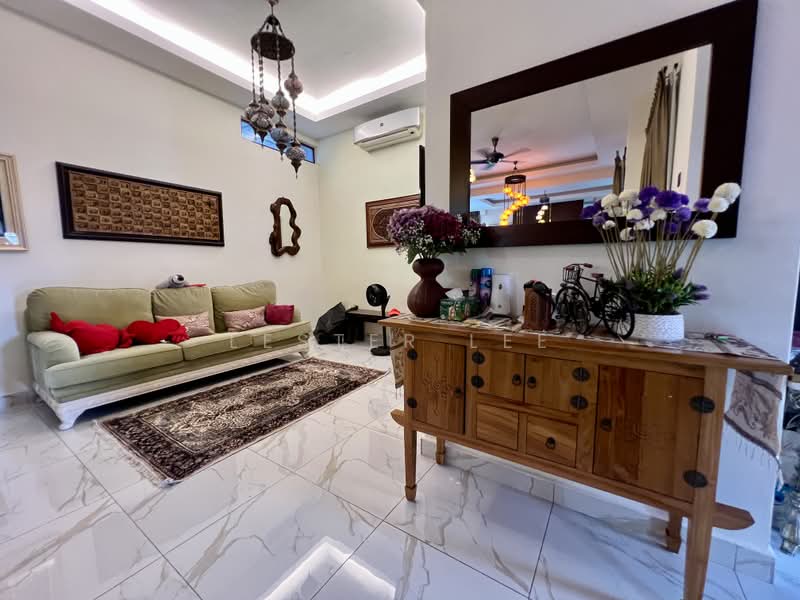 Rumah Teres 2 Tingkat untuk Dijual di Bukit Jelutong (Shah Alam) - Lester Lee - Living Room - PropertyGuru.com.my