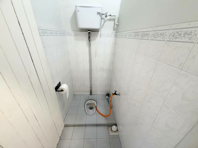 Rumah Teres 1 Tingkat untuk Dijual di Taman Ungku Tun Aminah (Skudai) - Edmond Tang - Bathroom - PropertyGuru.com.my