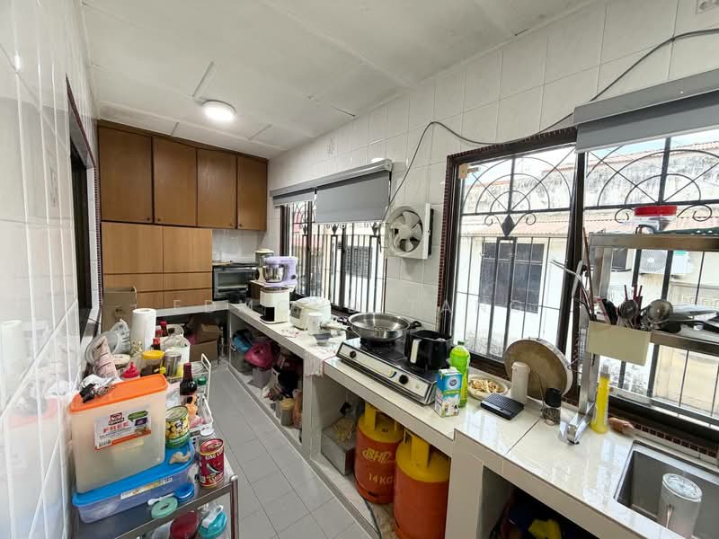 Rumah Teres 1 Tingkat untuk Dijual di Taman Ungku Tun Aminah (Skudai) - Edmond Tang - Kitchen - PropertyGuru.com.my