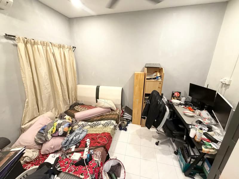 Rumah Teres 1 Tingkat untuk Dijual di Taman Ungku Tun Aminah (Skudai) - Edmond Tang - Bedroom - PropertyGuru.com.my