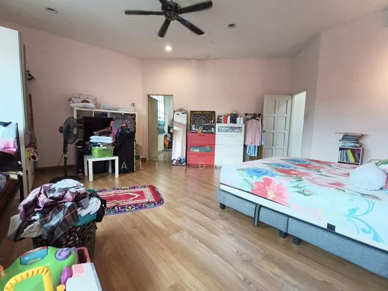 Semi-Detached House for Sale in Taman Rowther (Batu Caves) - Ali Idris - Bedroom - PropertyGuru.com.my