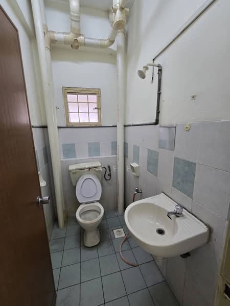 Rumah Flat untuk Dijual di Taman Kajang Sentral - Jayee . - Bathroom - PropertyGuru.com.my