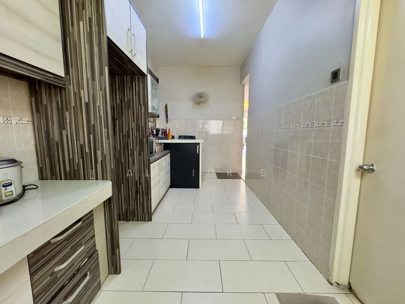 2-storey Terraced House for Sale in Bandar Bukit Puchong (Puchong) - Ali Idris - Kitchen - PropertyGuru.com.my
