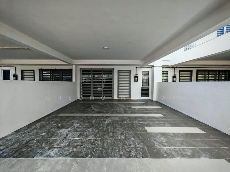2-storey Terraced House for Rent in Bandar Sri Sendayan (Negeri Sembilan) - Cheong Hu Tan - Car Park - PropertyGuru.com.my