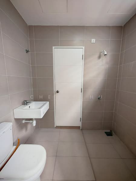 2-storey Terraced House for Rent in Bandar Sri Sendayan (Negeri Sembilan) - Cheong Hu Tan - Bathroom - PropertyGuru.com.my