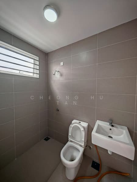 2-storey Terraced House for Rent in Bandar Sri Sendayan (Negeri Sembilan) - Cheong Hu Tan - Bathroom - PropertyGuru.com.my