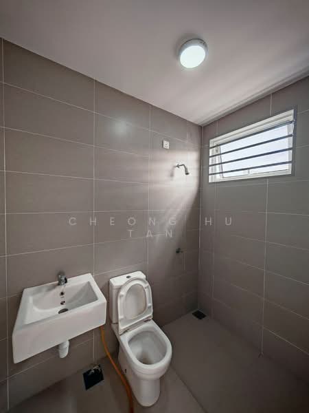 2-storey Terraced House for Rent in Bandar Sri Sendayan (Negeri Sembilan) - Cheong Hu Tan - Bathroom - PropertyGuru.com.my