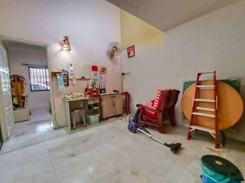 1-storey Terraced House for Sale in Ipoh Garden (Ipoh) - Jeff Tan - Living Room - PropertyGuru.com.my