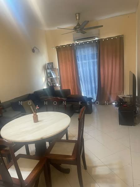 Pangsapuri untuk Dijual di Pangsapuri Seri Meranti - Ng Hon Keong - Living Room - PropertyGuru.com.my