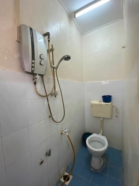 Rumah Bandar untuk Dijual di Taman Limbongan Permai (Klebang) - Woon . - Bathroom - PropertyGuru.com.my