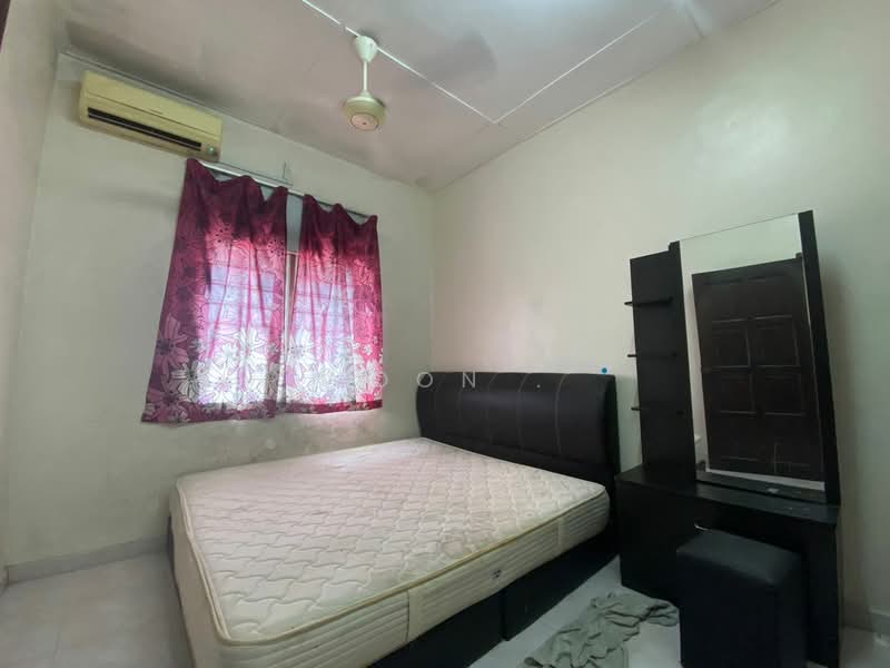 Rumah Bandar untuk Dijual di Taman Limbongan Permai (Klebang) - Woon . - Bedroom - PropertyGuru.com.my