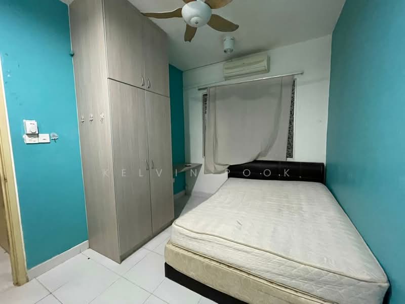 Condominium for Sale at Cyberia Crescent 1 - Kelvin Pook - Bedroom - PropertyGuru.com.my